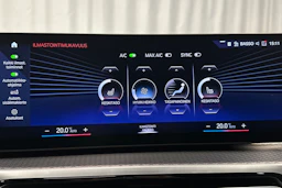 valkoinen BMW i4 2022 kuva 32.
