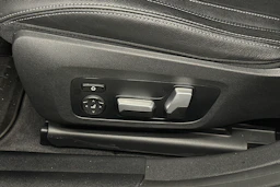 valkoinen BMW i4 2022 kuva 36.