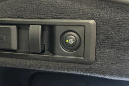 valkoinen BMW i4 2022 kuva 41.