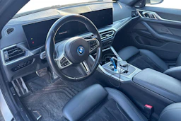 Valkoinen BMW i4 2022 kuva 3.