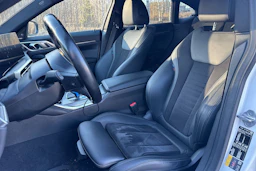 Valkoinen BMW i4 2022 kuva 4.