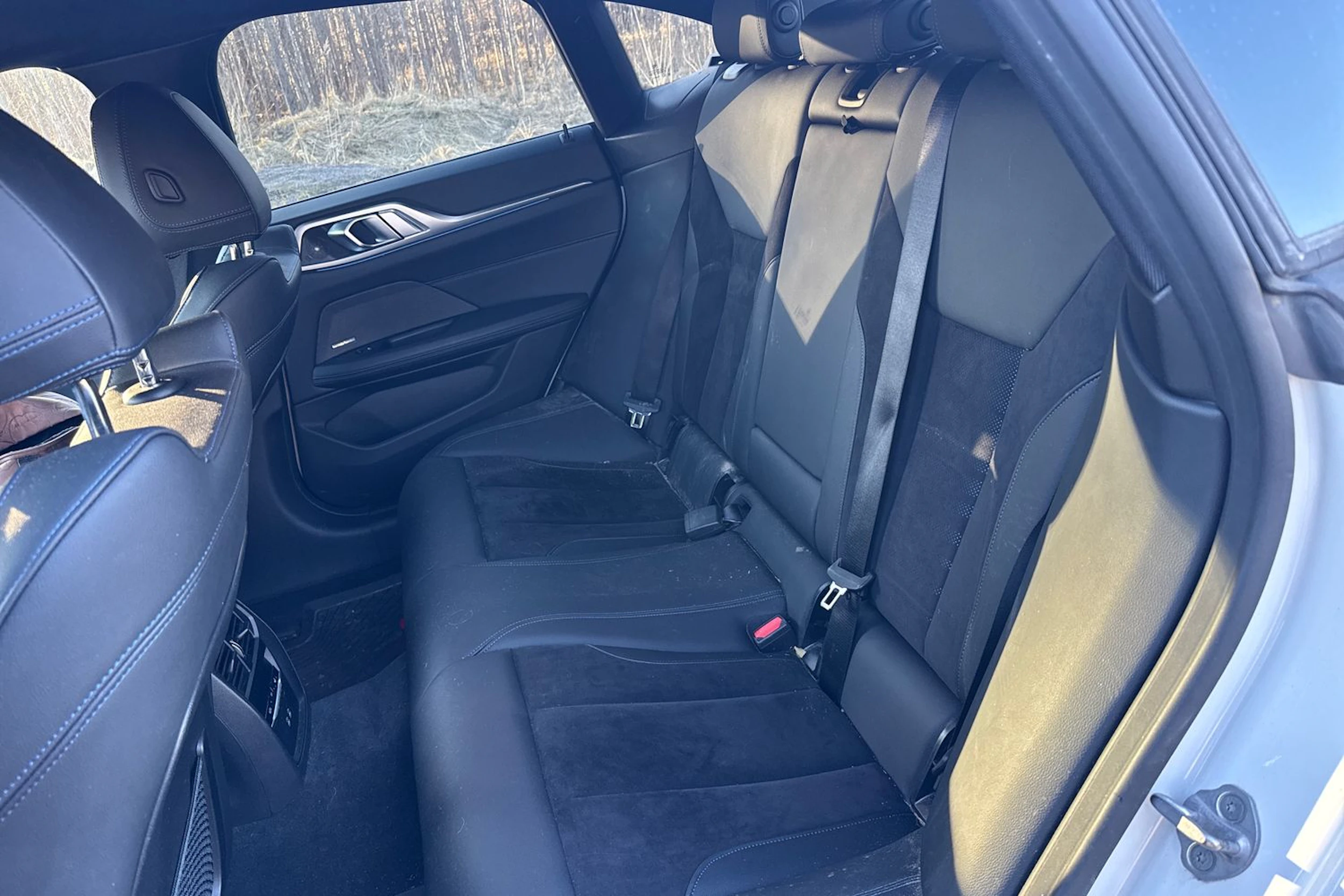 Valkoinen BMW i4 2022 kuva 5.