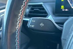 Valkoinen BMW i4 2022 kuva 9.