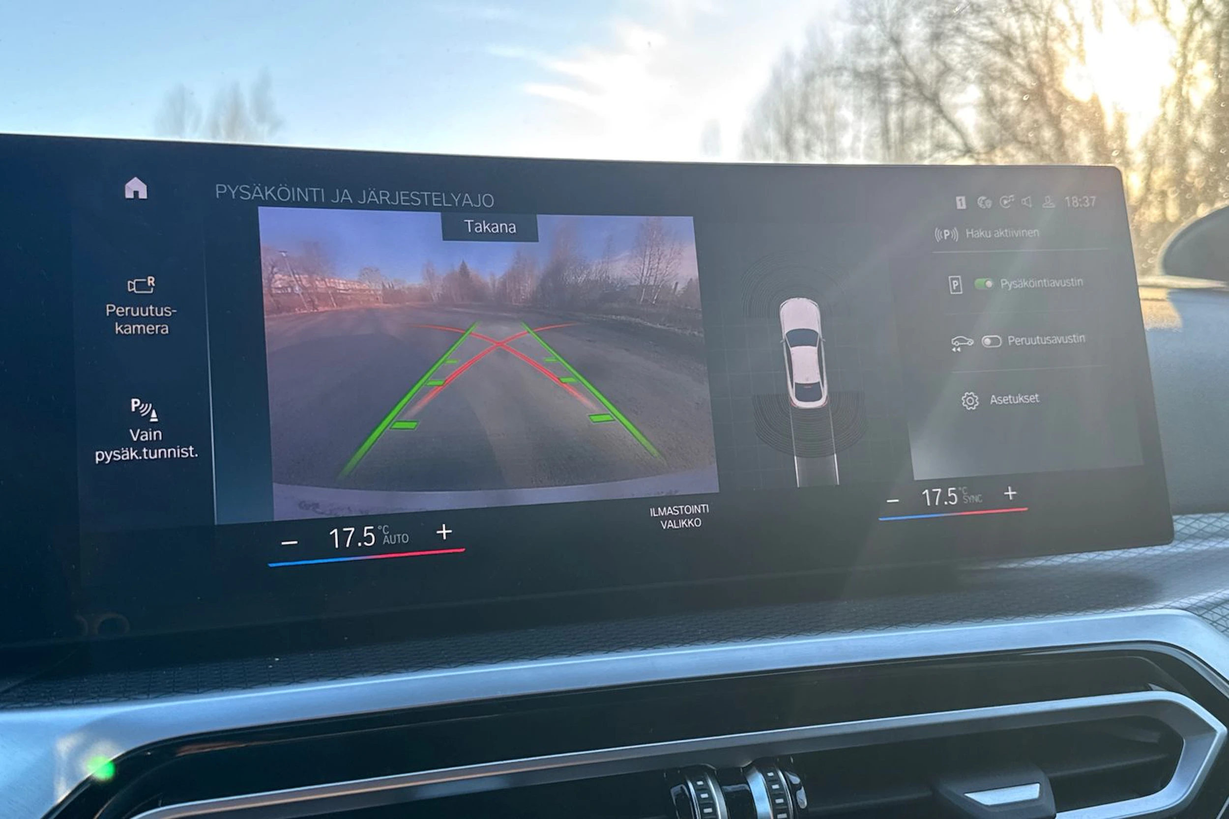 Valkoinen BMW i4 2022 kuva 11.