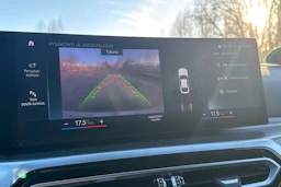 Valkoinen BMW i4 2022 kuva 11.