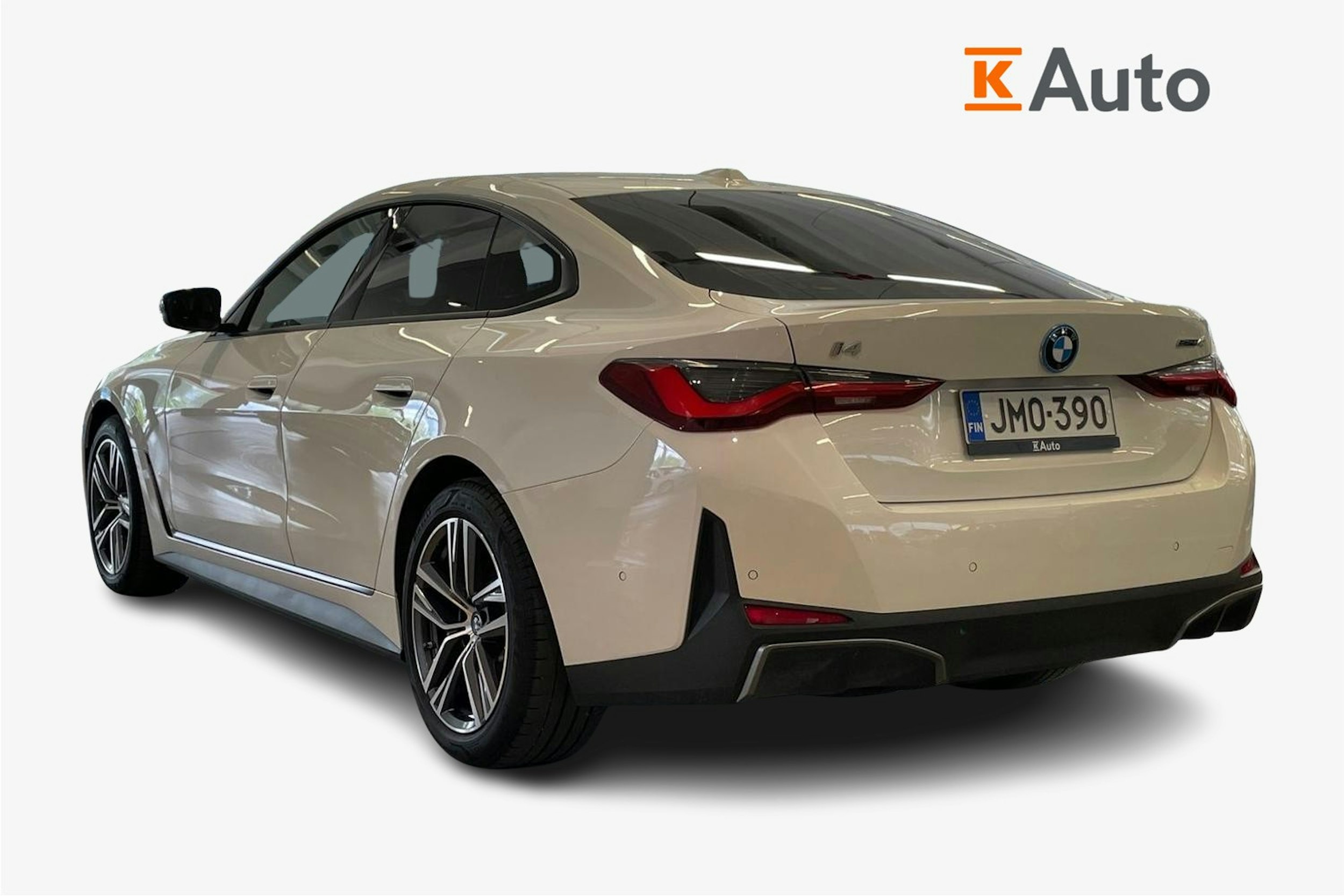 Valkoinen BMW i4 2022 kuva 2.