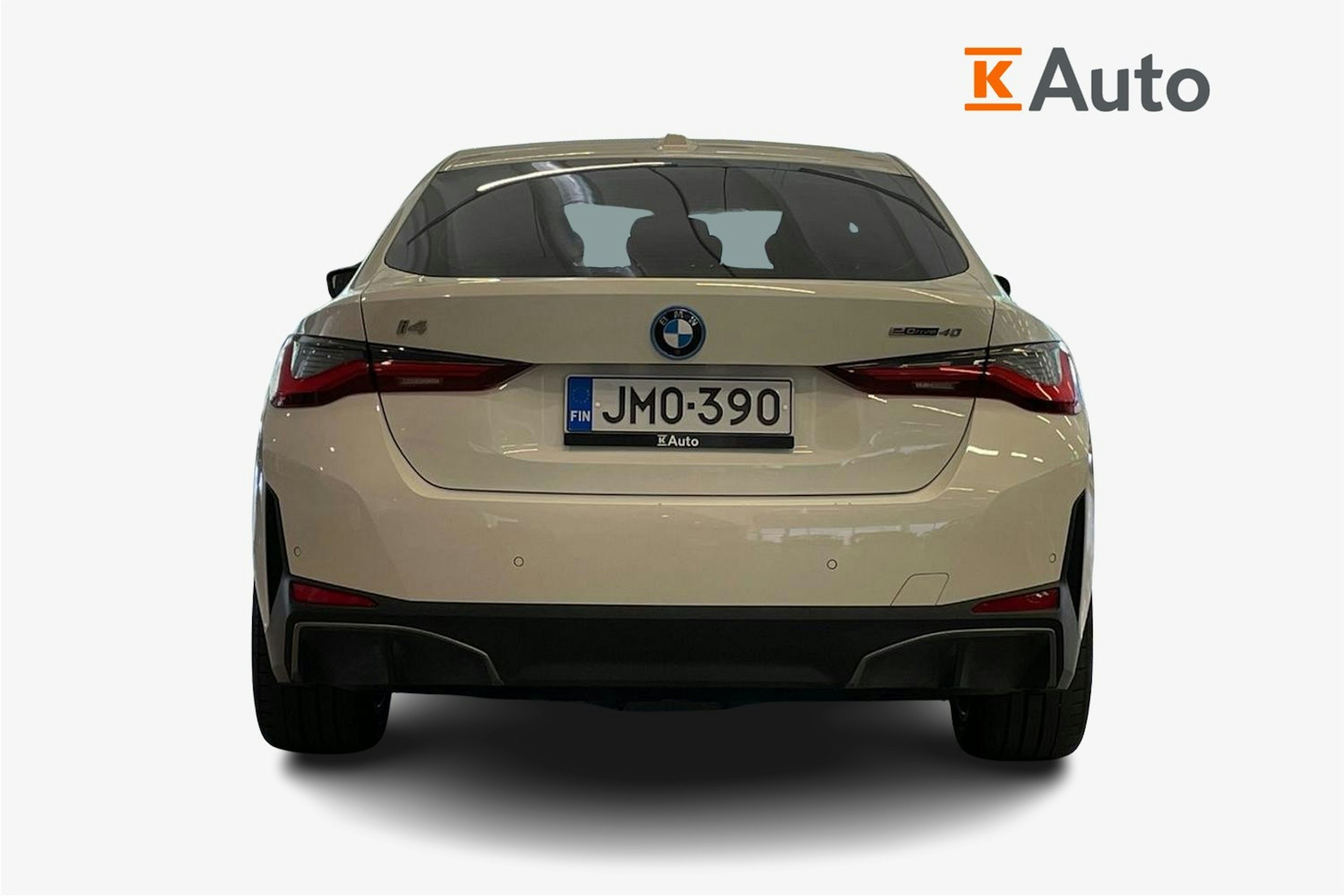 Valkoinen BMW i4 2022 kuva 3.