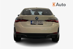 Valkoinen BMW i4 2022 kuva 3.