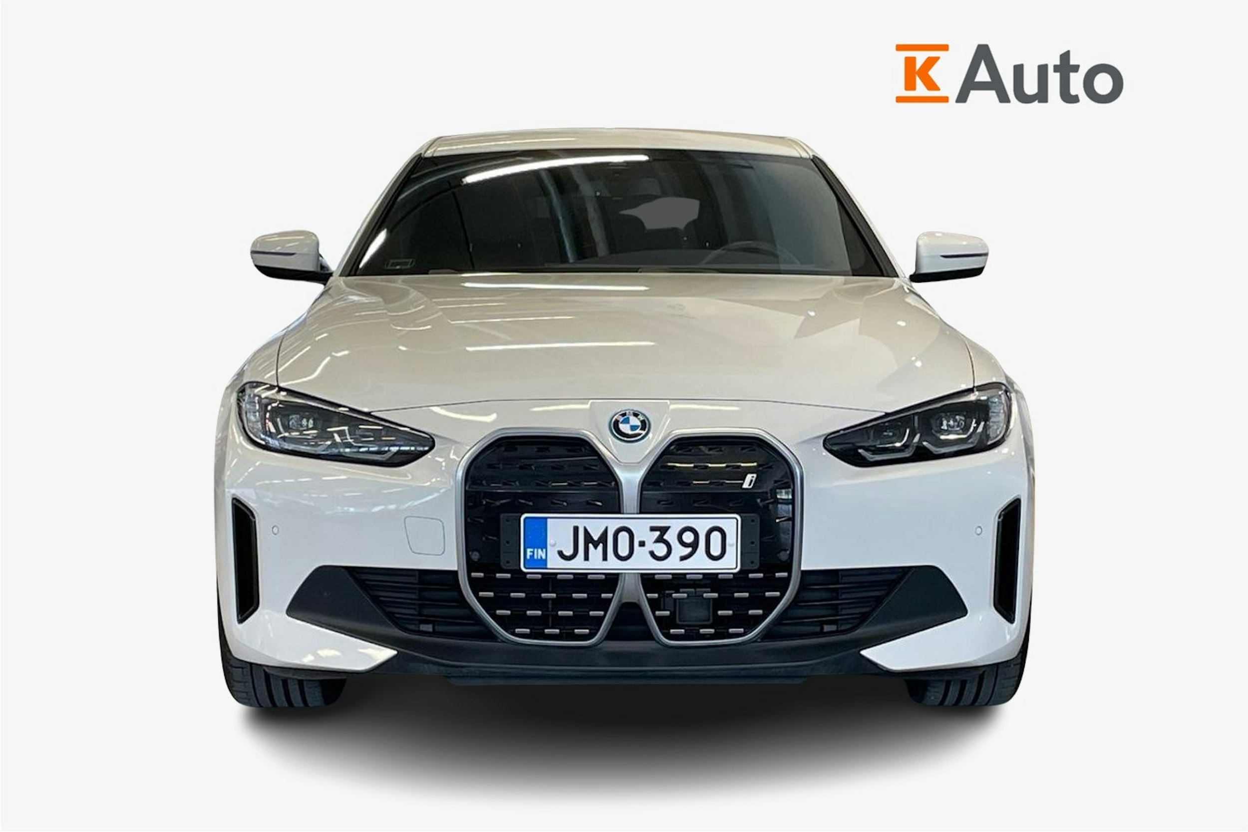 Valkoinen BMW i4 2022 kuva 5.