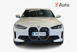 Valkoinen BMW i4 2022 kuva 5.