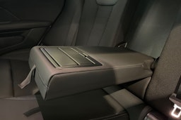 Valkoinen BMW i4 2022 kuva 17.