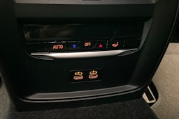 Valkoinen BMW i4 2022 kuva 18.