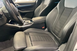 Valkoinen BMW i4 2022 kuva 19.