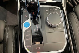 Valkoinen BMW i4 2022 kuva 23.