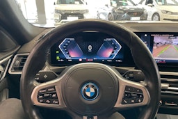 Valkoinen BMW i4 2022 kuva 25.