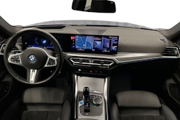 sininen BMW i4 2022 kuva 9.