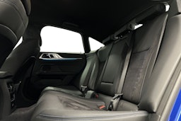 sininen BMW i4 2022 kuva 10.