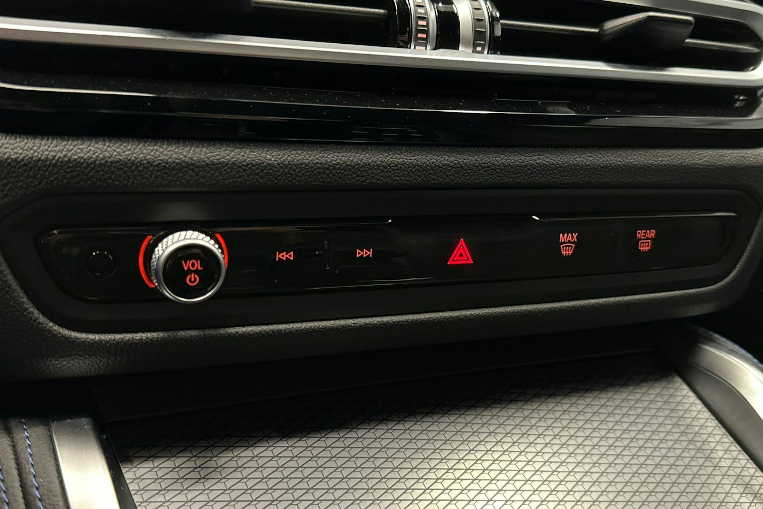 sininen BMW i4 2022 kuva 26.