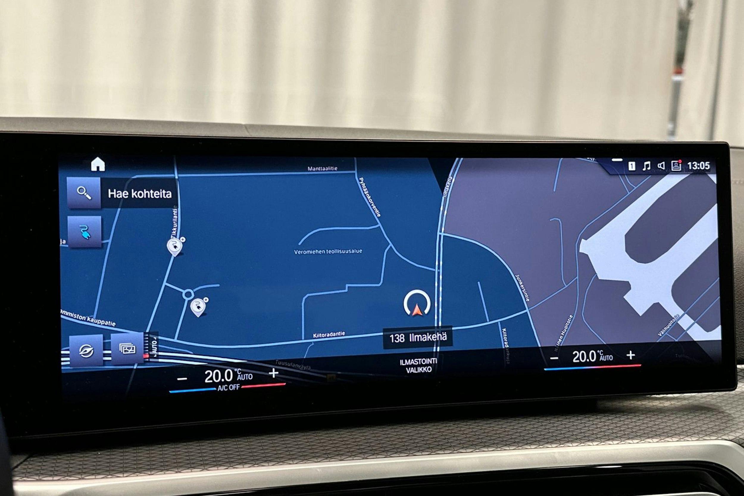 sininen BMW i4 2022 kuva 28.