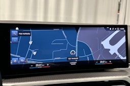 sininen BMW i4 2022 kuva 28.