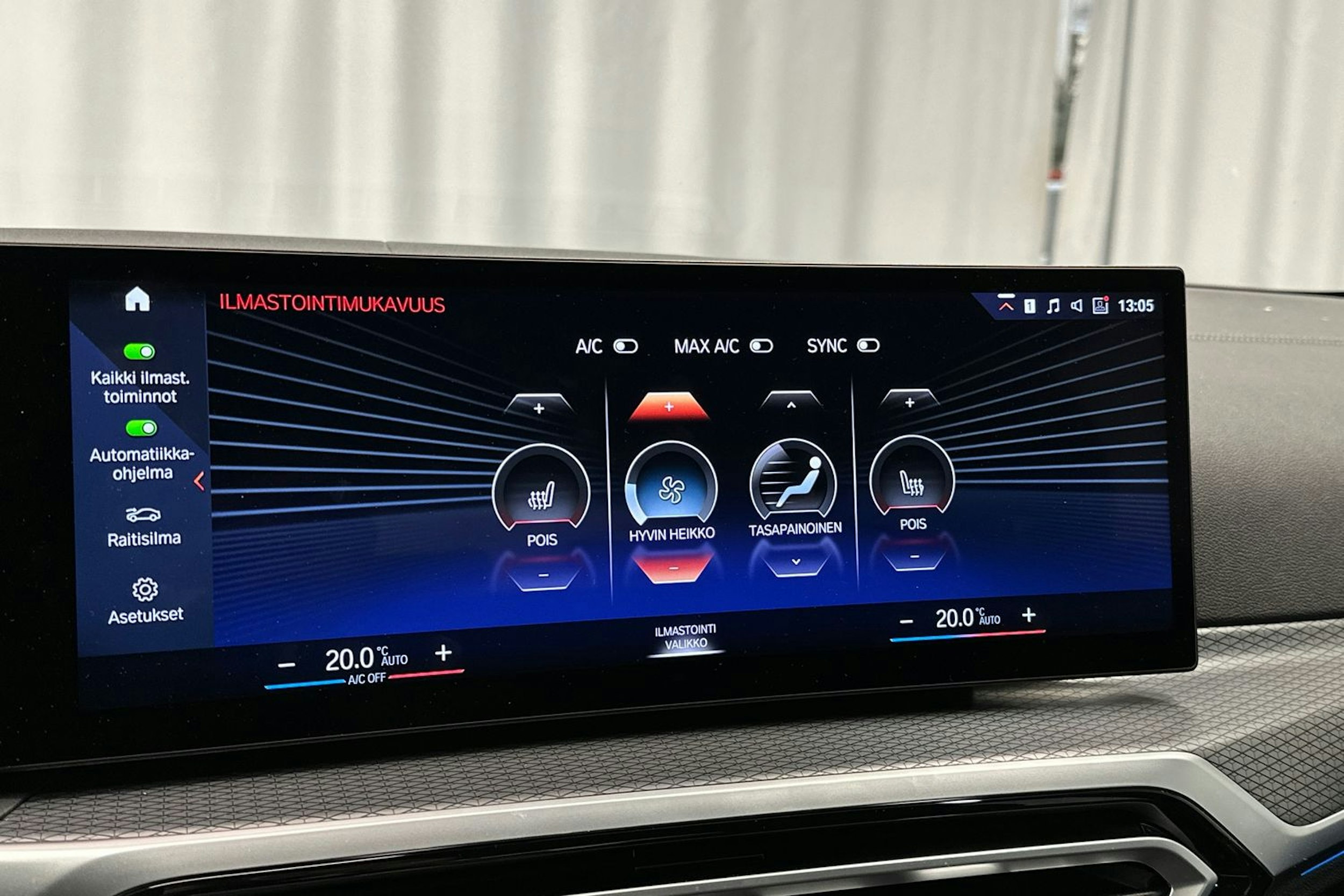 sininen BMW i4 2022 kuva 30.