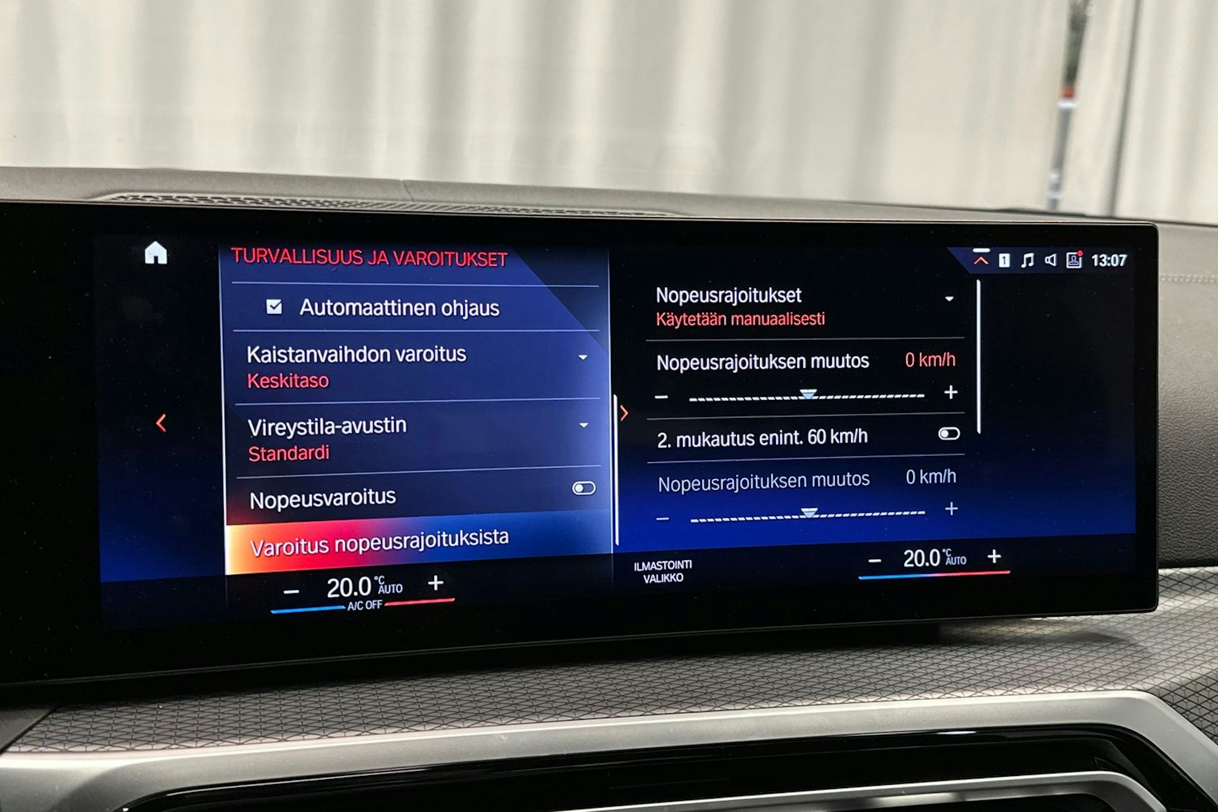 sininen BMW i4 2022 kuva 33.