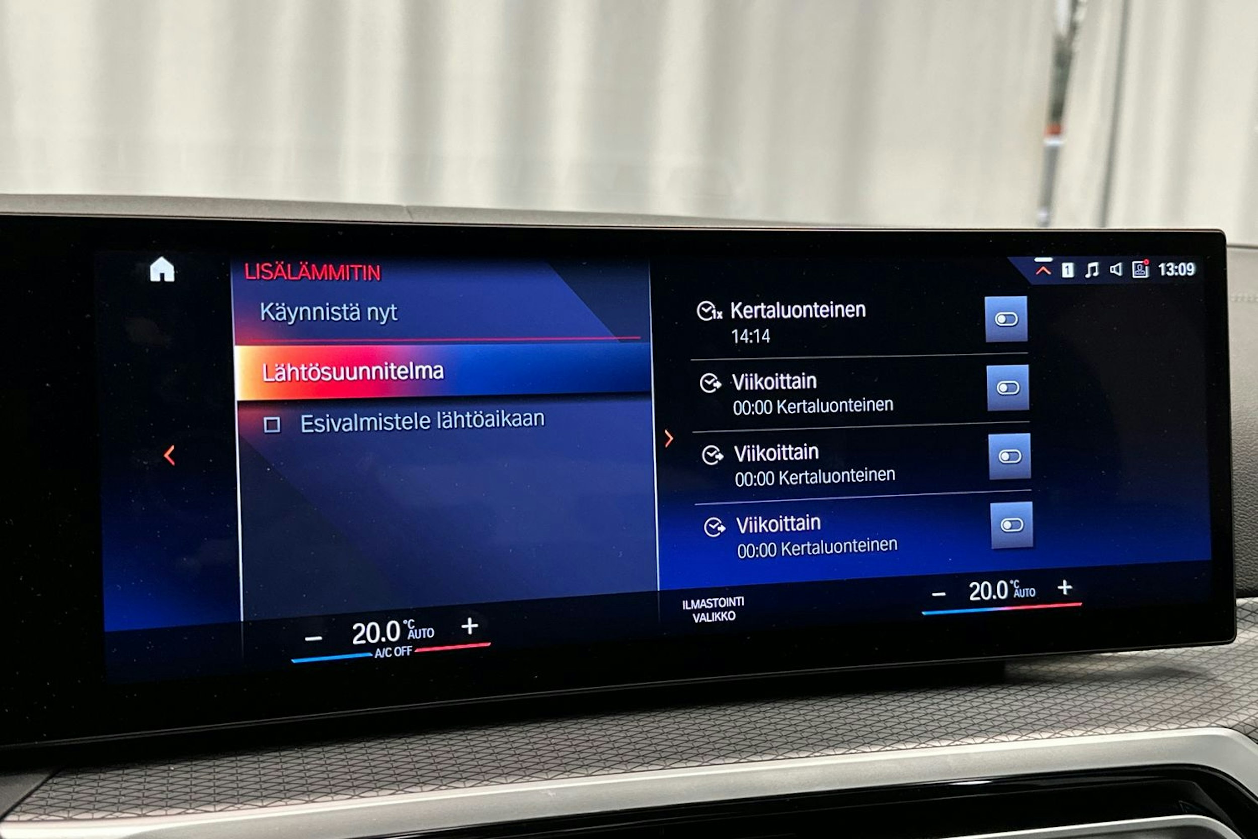 sininen BMW i4 2022 kuva 36.