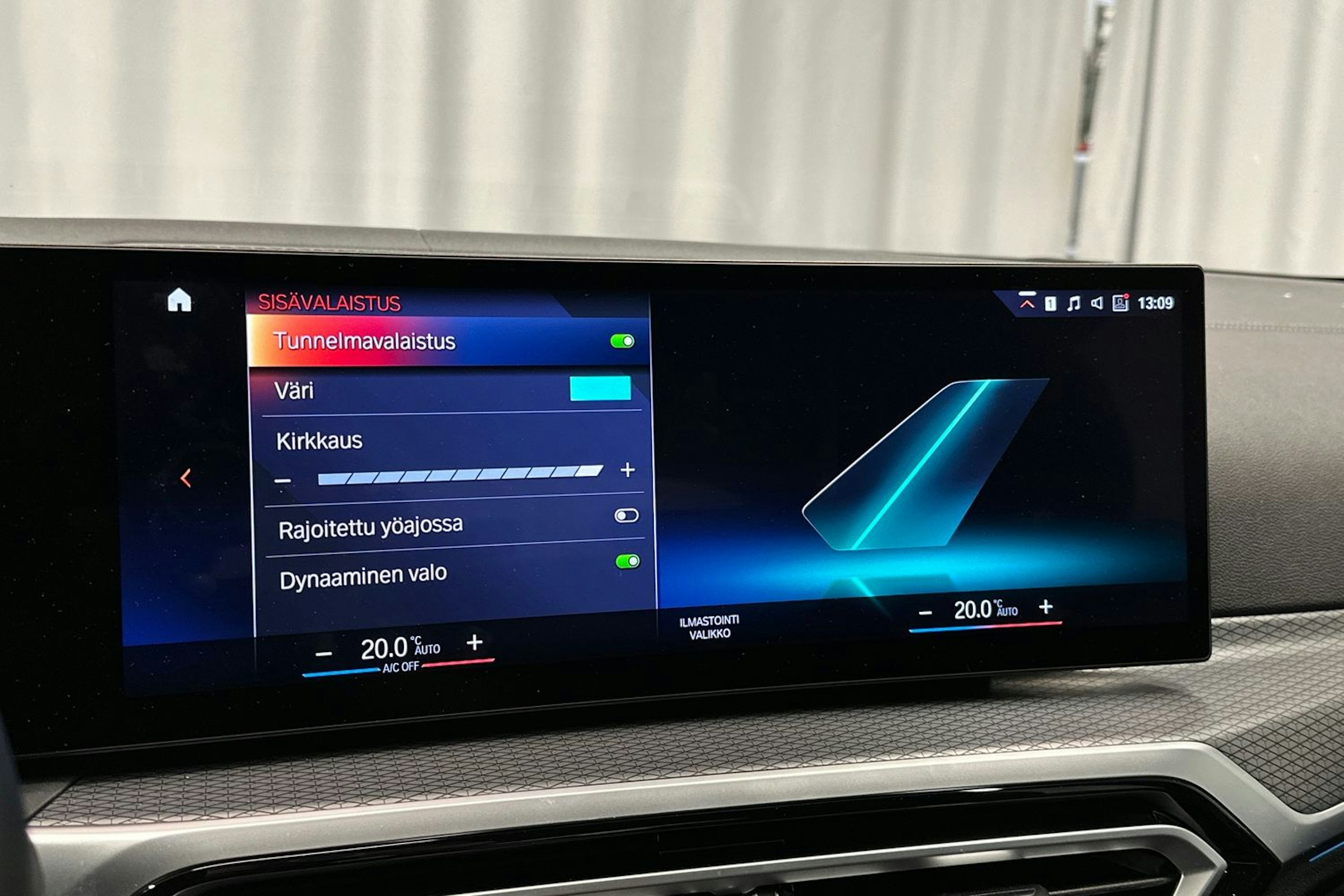 sininen BMW i4 2022 kuva 37.