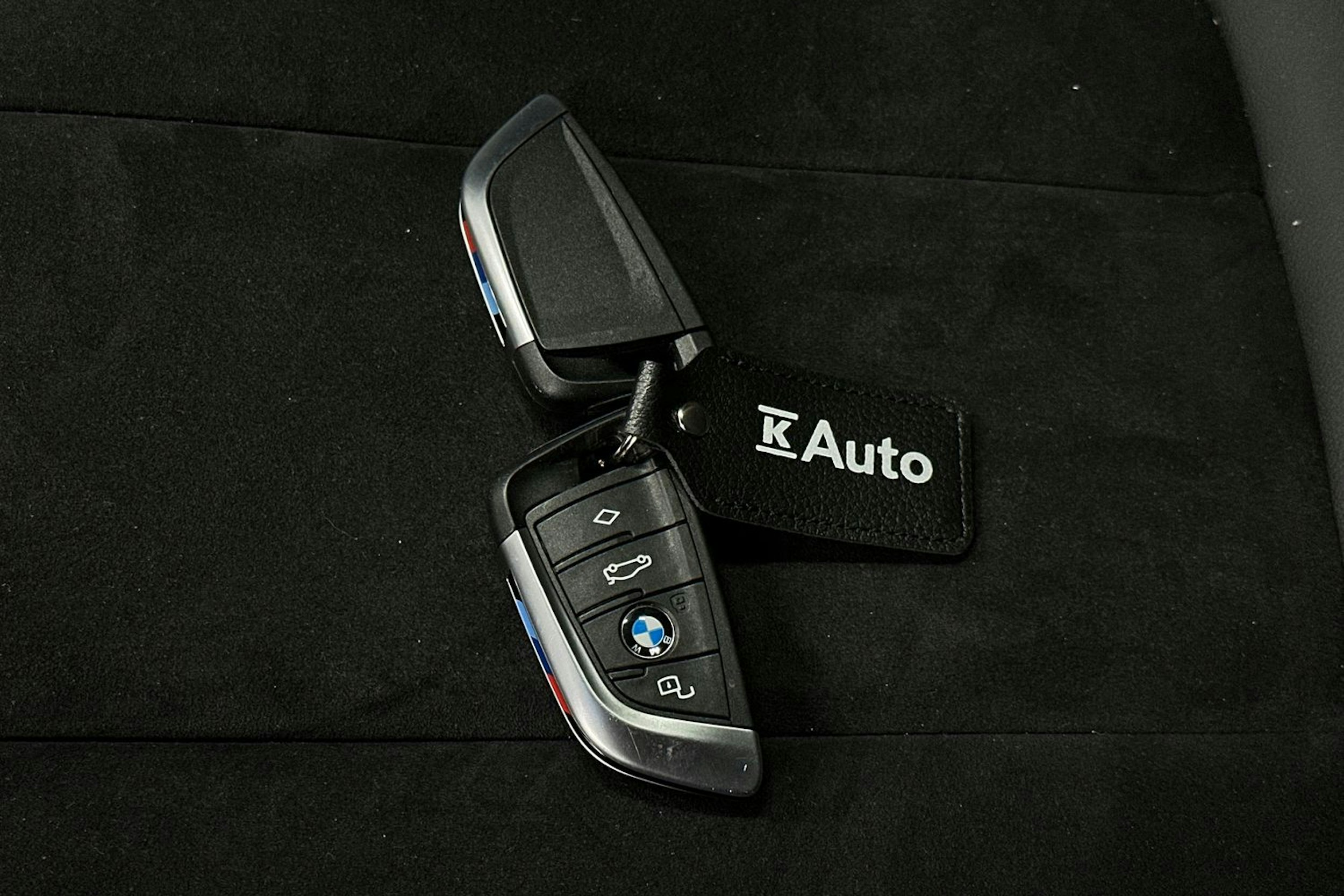 sininen BMW i4 2022 kuva 40.