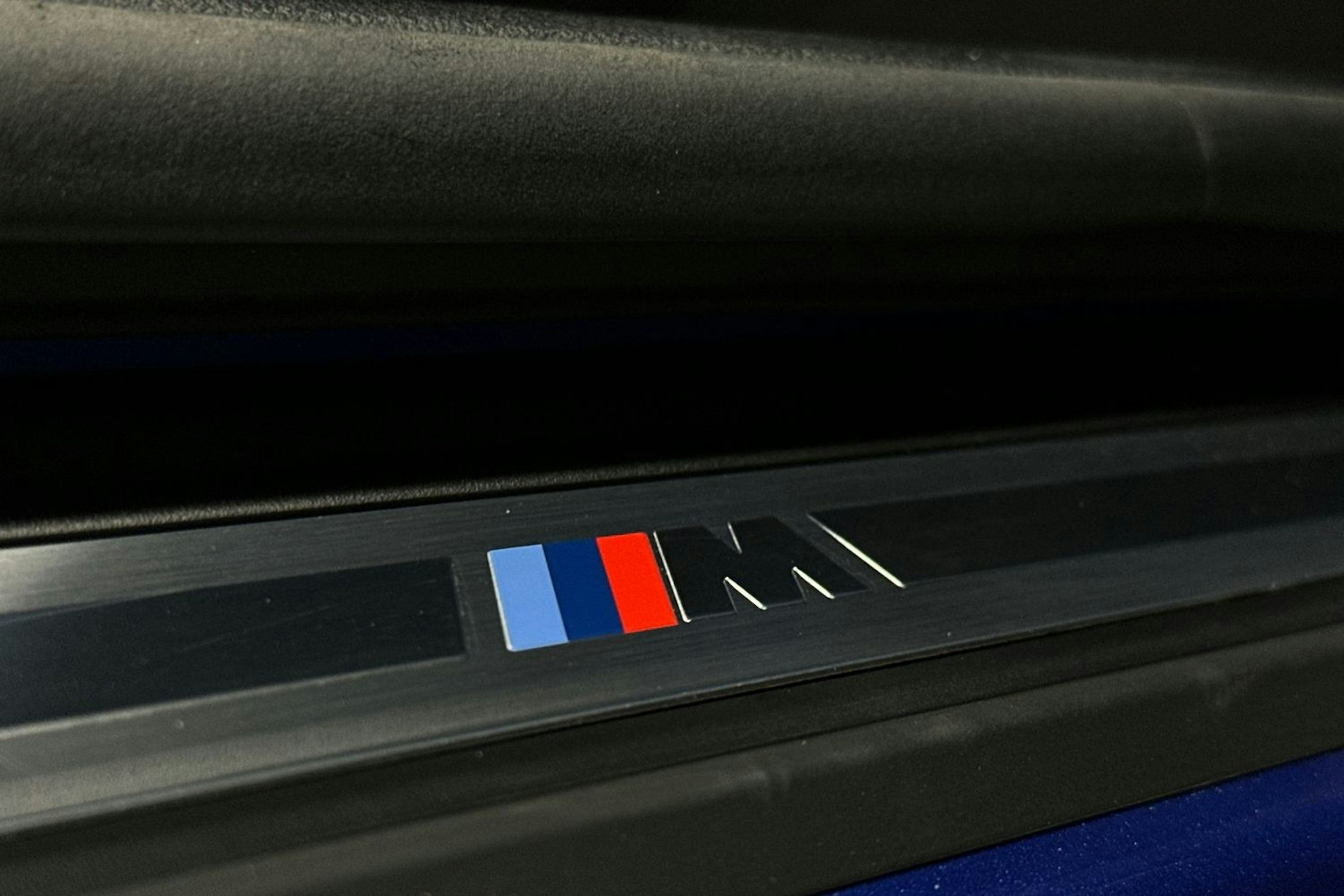 sininen BMW i4 2022 kuva 41.