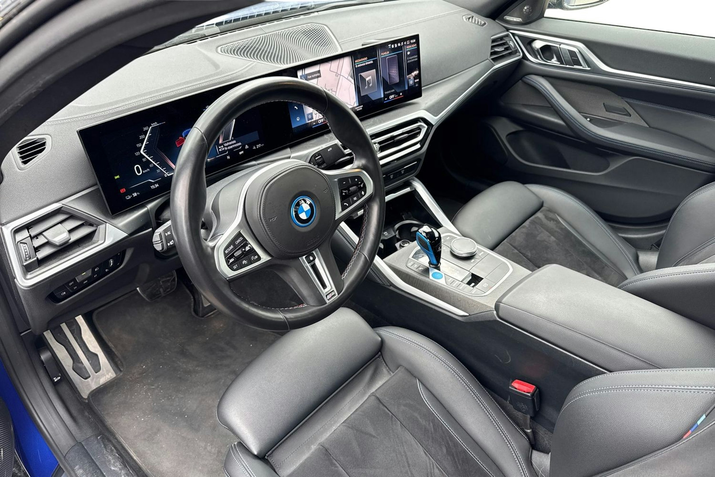 sininen BMW i4 2022 kuva 3.