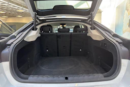 valkoinen BMW i4 2022 kuva 15.