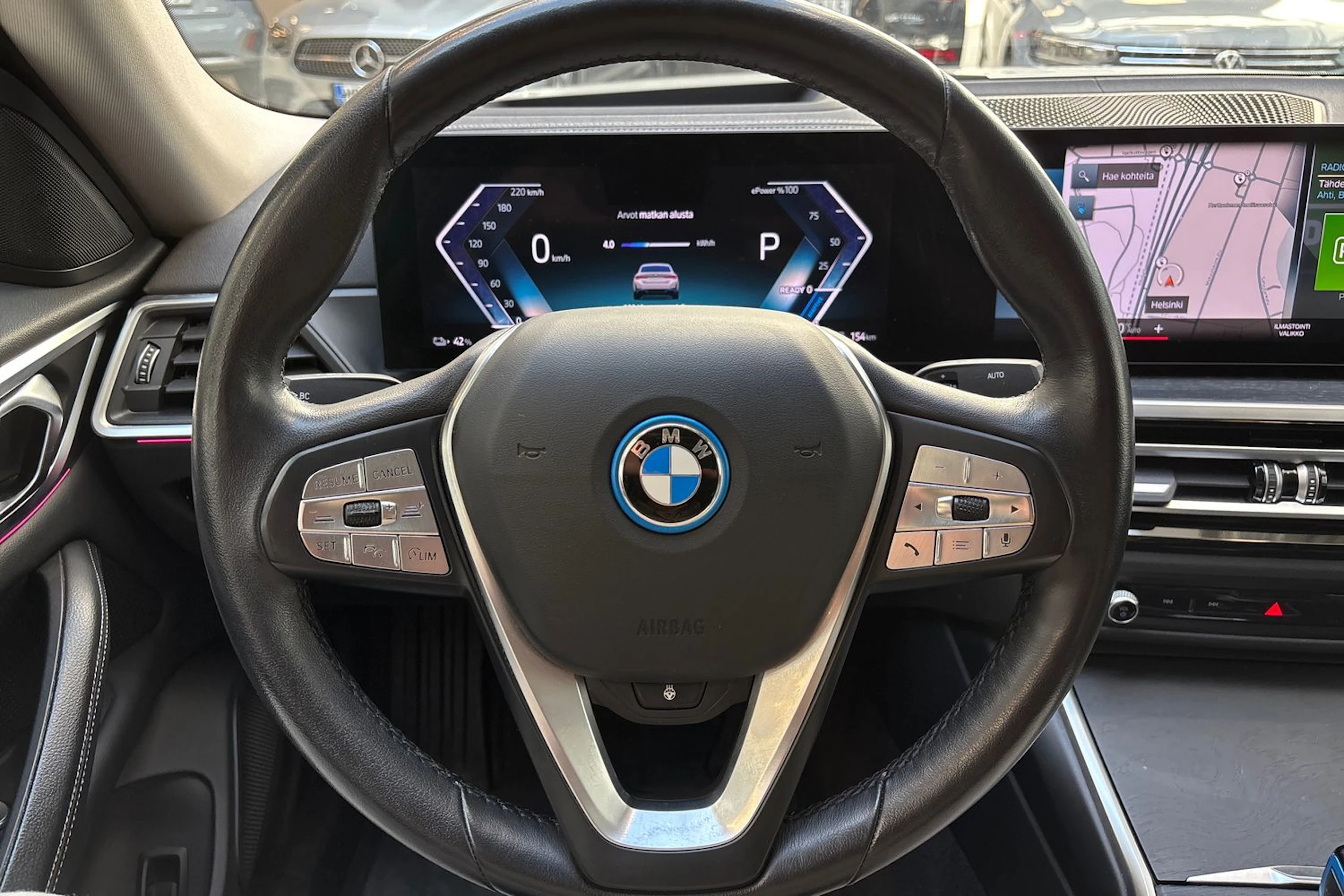 valkoinen BMW i4 2022 kuva 20.