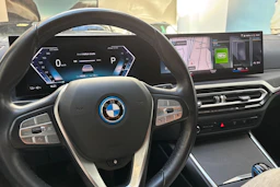 valkoinen BMW i4 2022 kuva 22.
