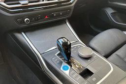 valkoinen BMW i4 2022 kuva 23.