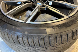 valkoinen BMW i4 2022 kuva 26.
