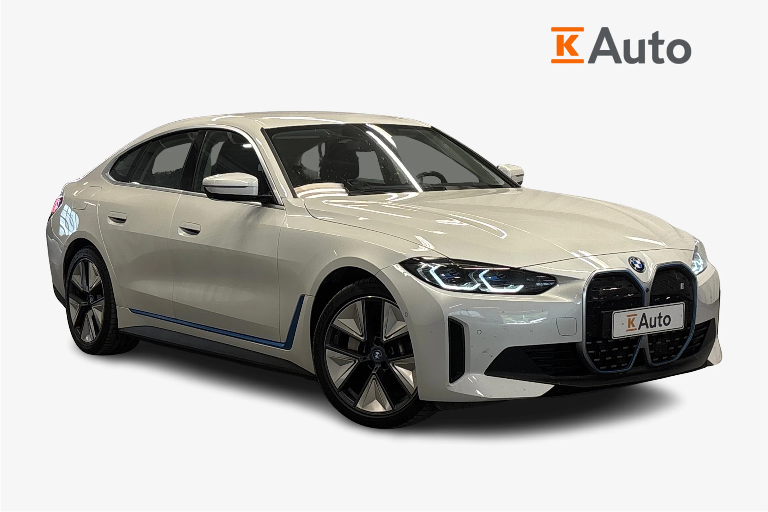 valkoinen BMW i4 2022 kuva 1.