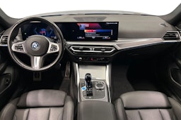 sininen BMW i4 2022 kuva 9.