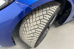 sininen BMW i4 2022 kuva 13.