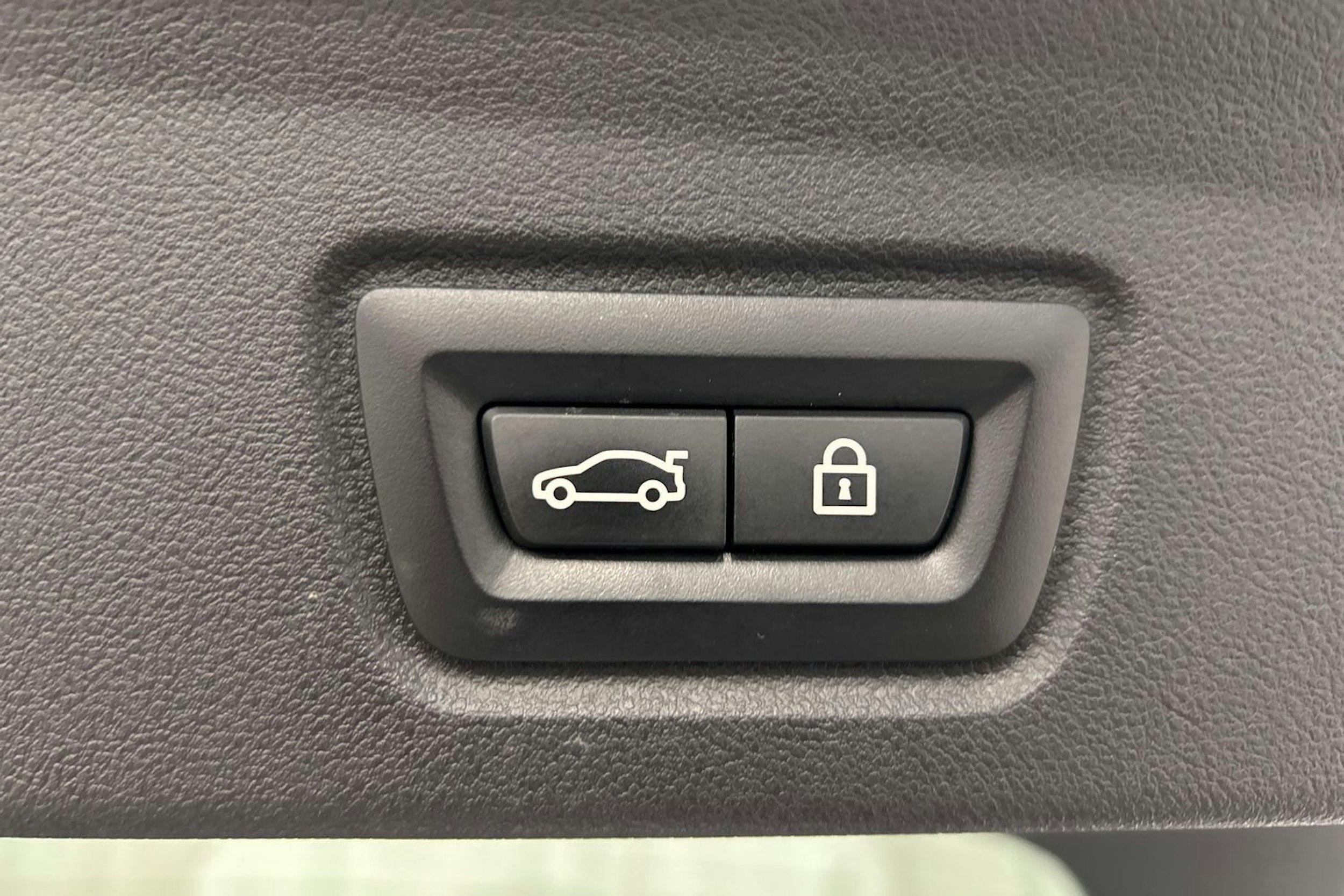 sininen BMW i4 2022 kuva 18.