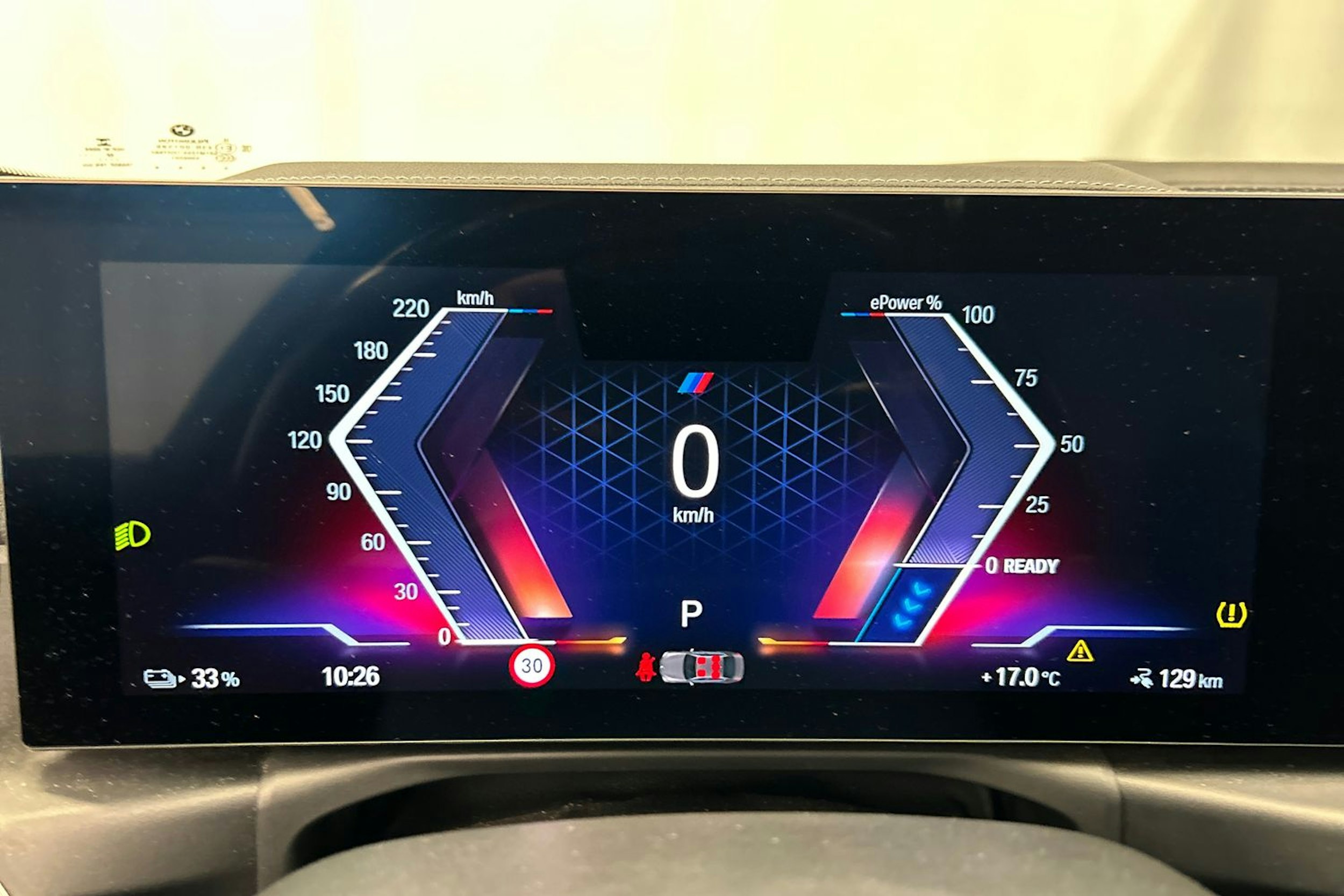 sininen BMW i4 2022 kuva 19.