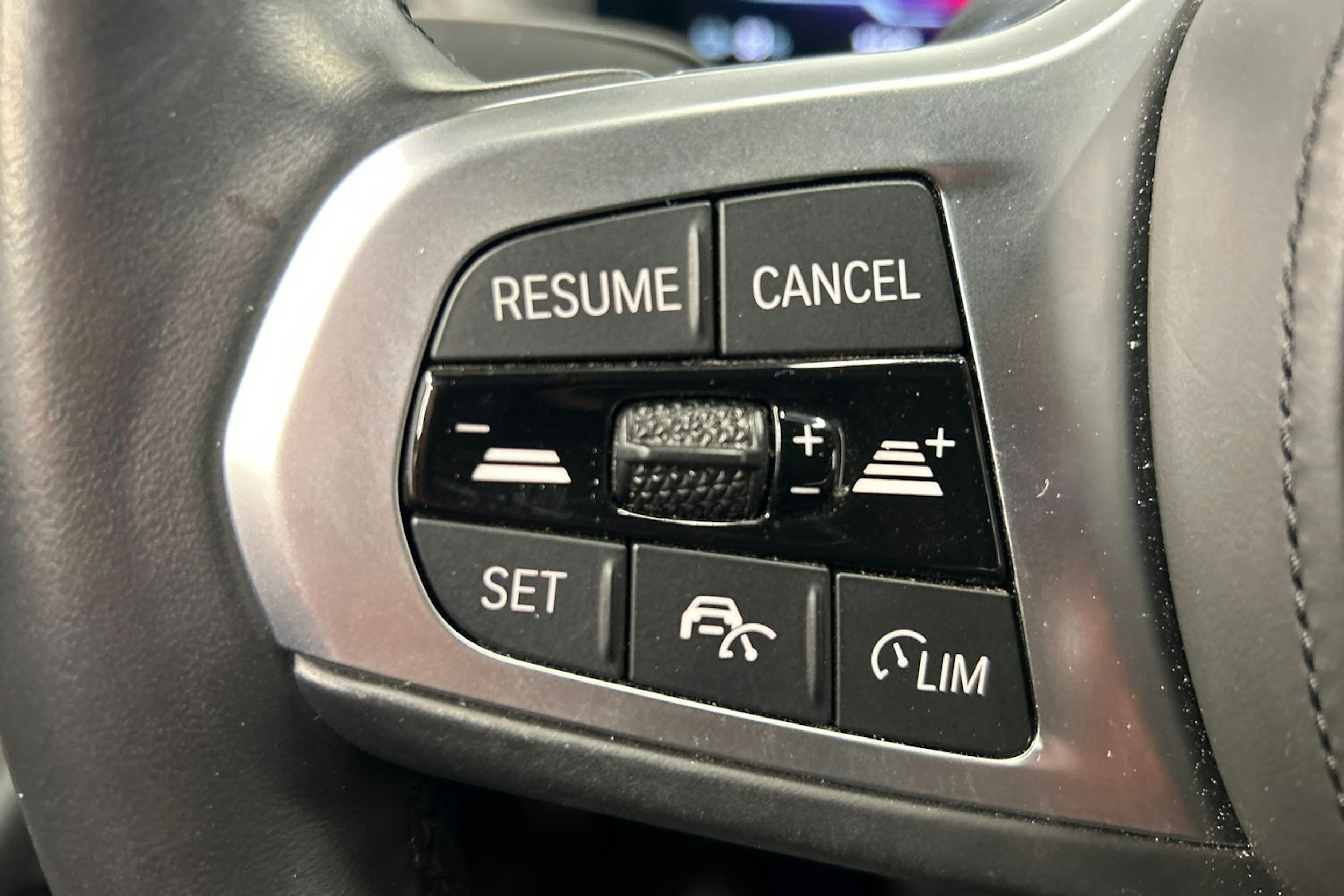 sininen BMW i4 2022 kuva 20.