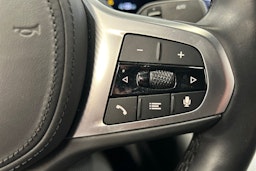 sininen BMW i4 2022 kuva 21.