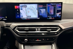 sininen BMW i4 2022 kuva 22.