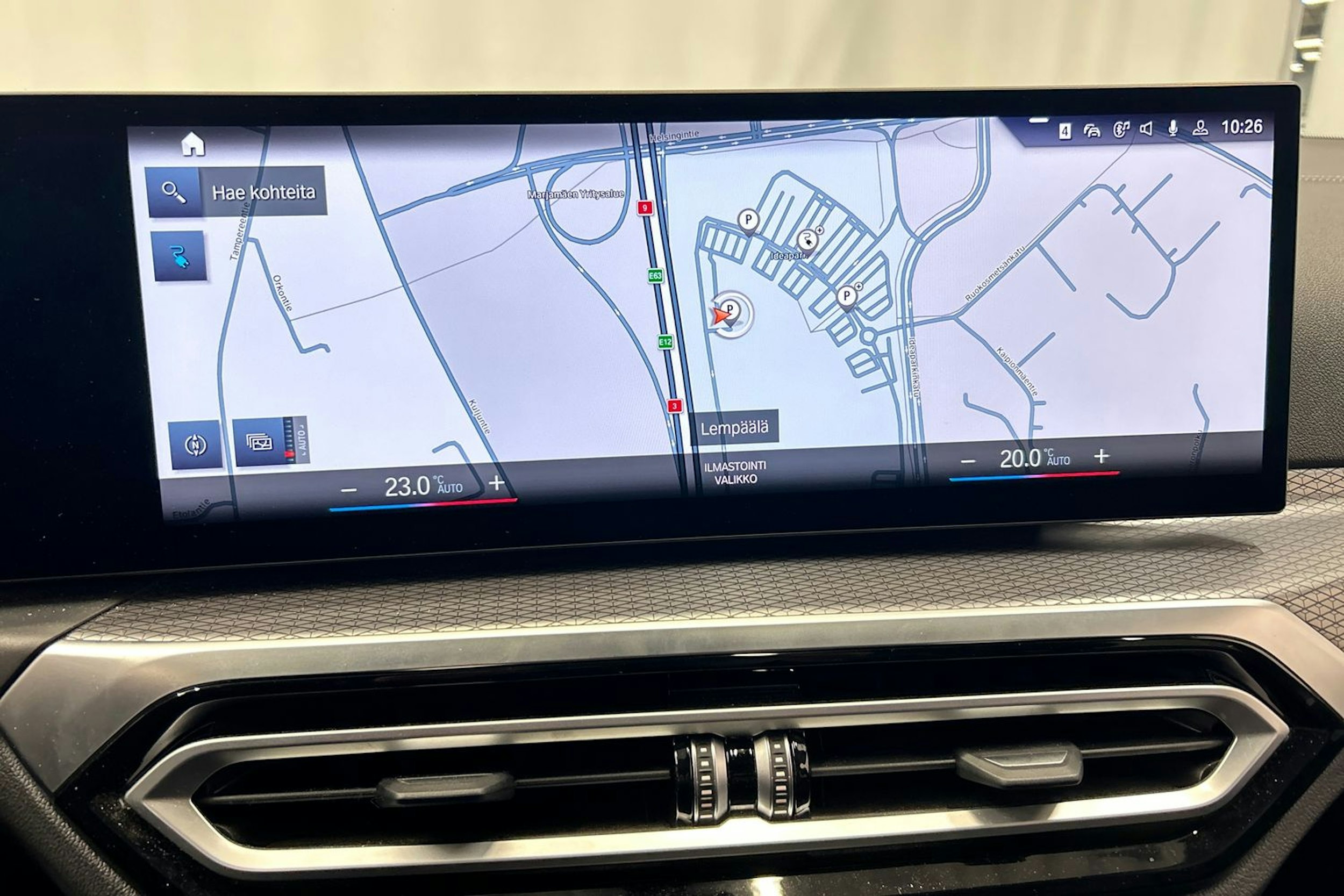 sininen BMW i4 2022 kuva 23.