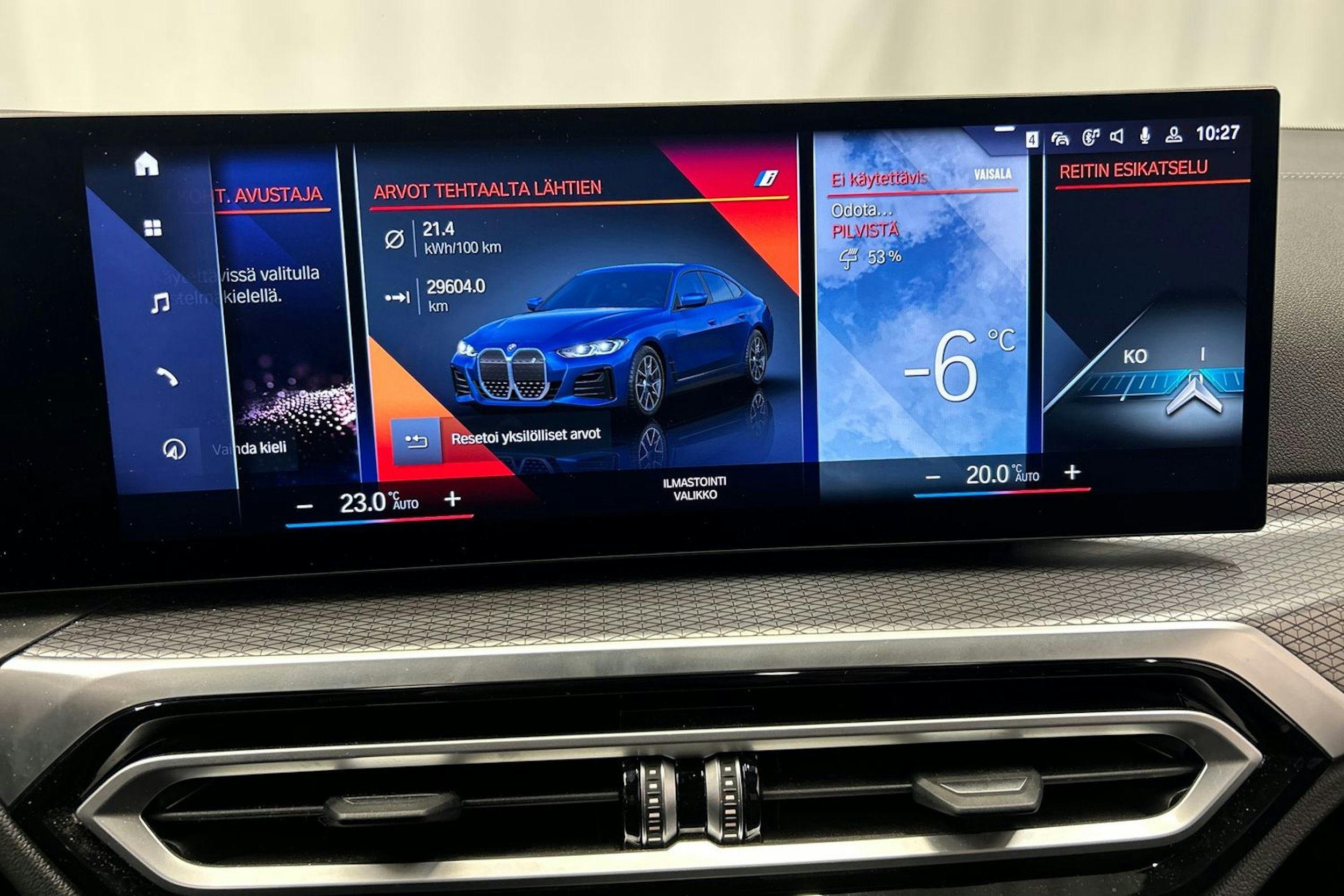 sininen BMW i4 2022 kuva 26.