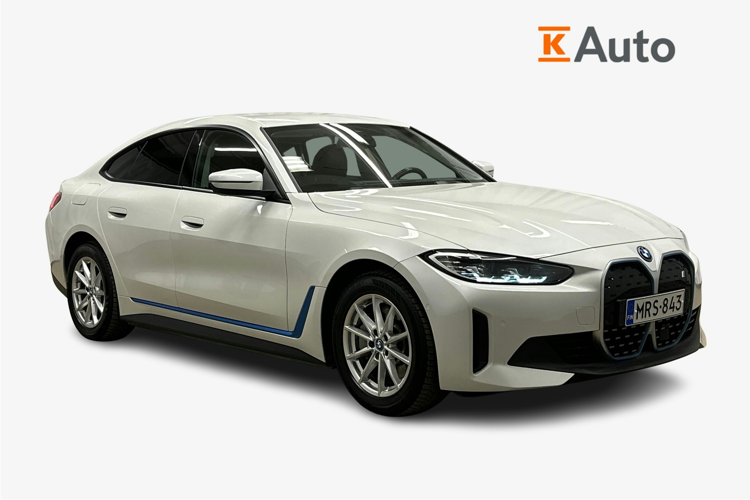 valkoinen BMW i4 2022 kuva 1.