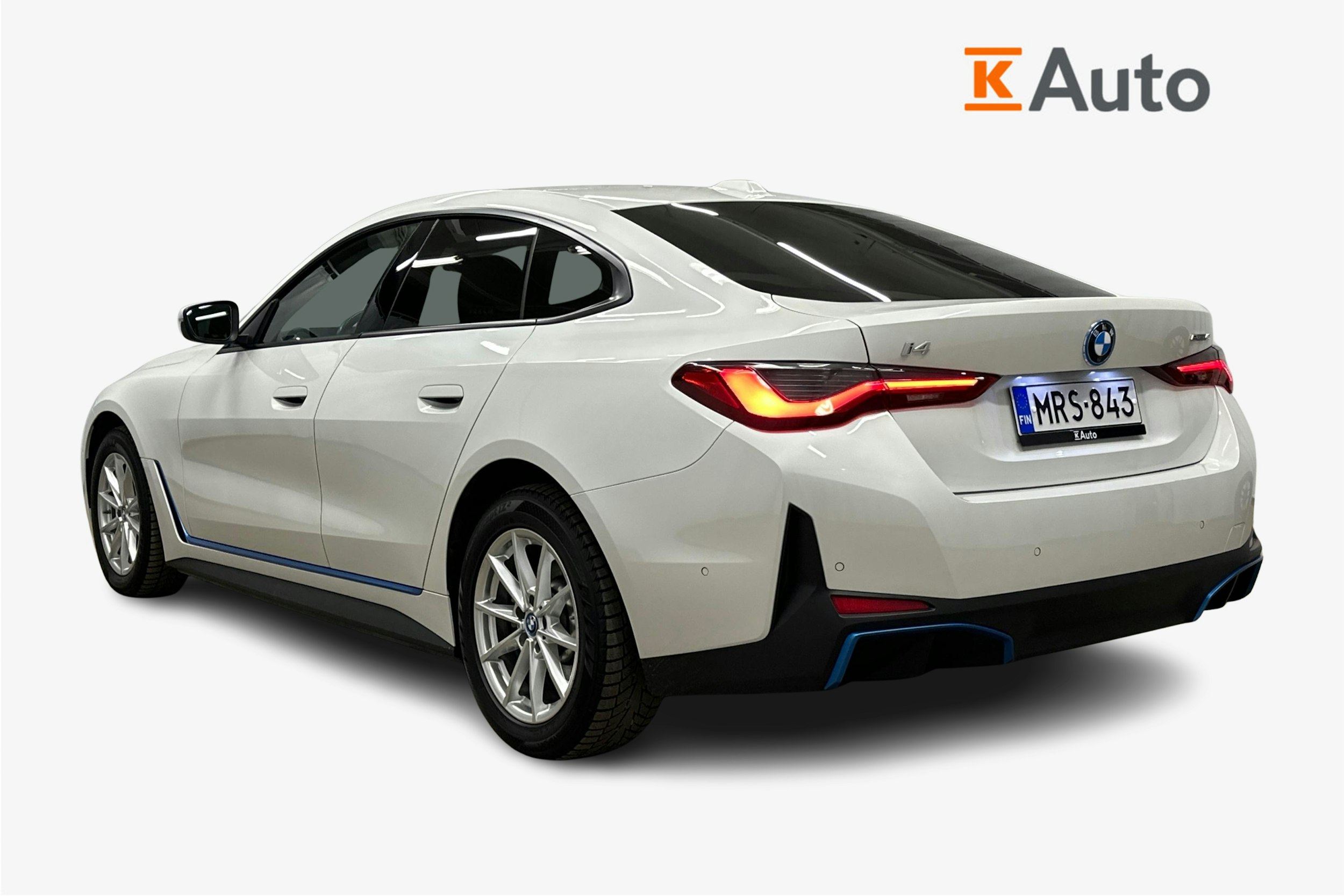 valkoinen BMW i4 2022 kuva 2.