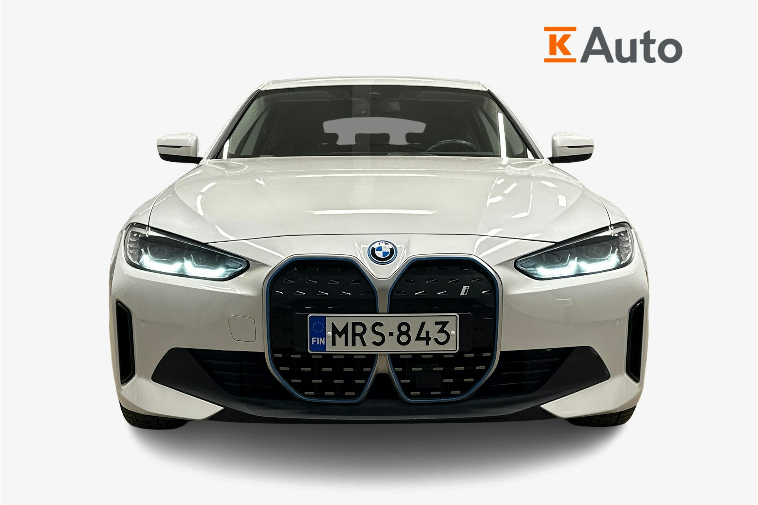 valkoinen BMW i4 2022 kuva 5.