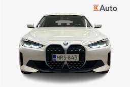 valkoinen BMW i4 2022 kuva 5.